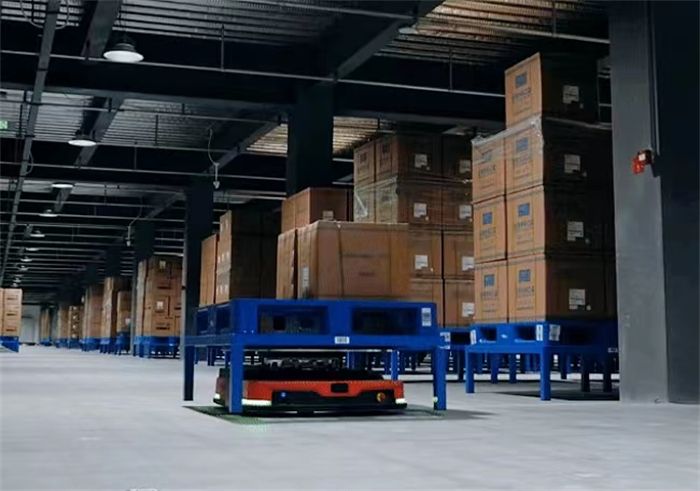 獻禮卅五華誕｜衛華35臺AGV搬運機器人 批量交付，引 領倉儲智能化新潮流