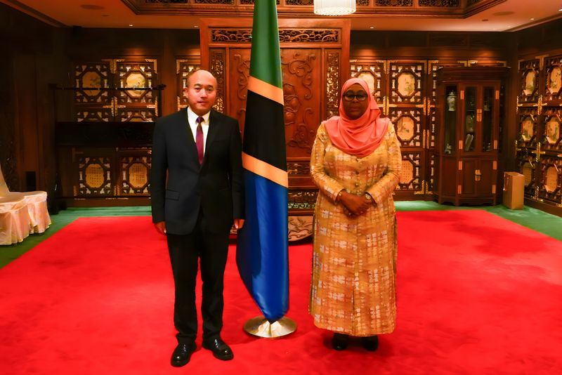 坦桑尼亞總統哈桑會見衛華集團董事長李國強